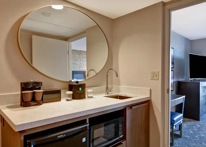 Hotel Embassy By Hilton Minneapolis Airport 4*