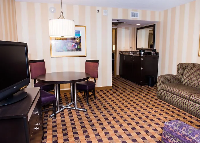 Hotel Embassy By Hilton Minneapolis Airport 4*