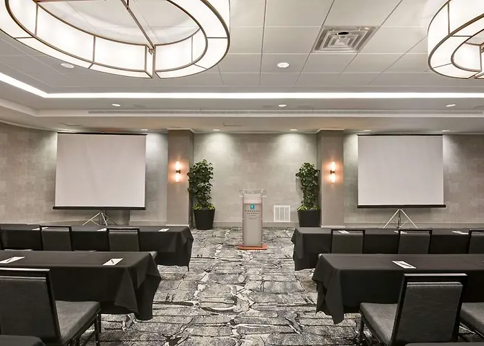Hotel Embassy By Hilton Minneapolis Airport 4*